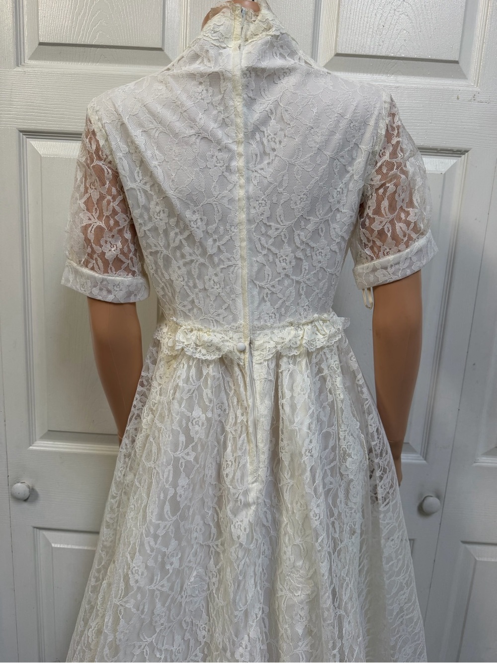 VTG Ivory Lace Bridal Gown Scalloped Neckline Short Sleeves Wedding Dress Sz 12 - Picture 5 of 16
